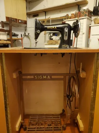 Máquina de coser Sigma antigua