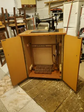 Máquina de coser Sigma antigua