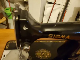 Máquina de coser Sigma antigua