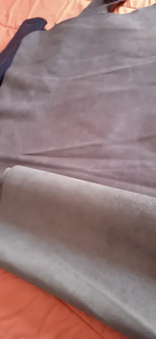 Piel Verde Oliva y Gris Oscuro