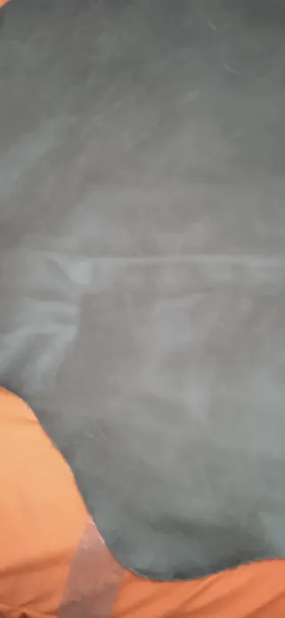 Piel Verde Oliva y Gris Oscuro