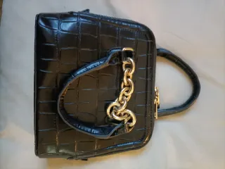 Bolso de mano Zara negro y dorado