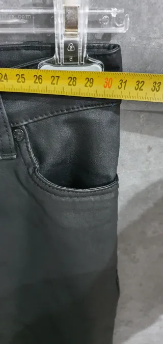 Pantalón efecto piel Bershka Talla XS