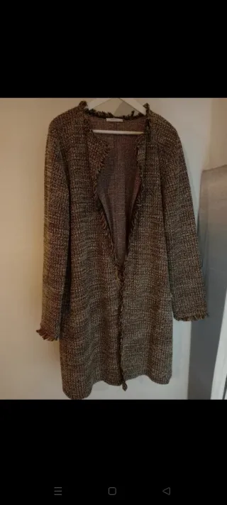 Abrigo Zara punto tres cuartos flecos