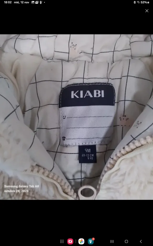 Chaqueta de peluche con capucha para bebé