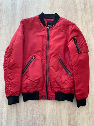 Chaqueta bomber Pull & Bear roja (T. S)