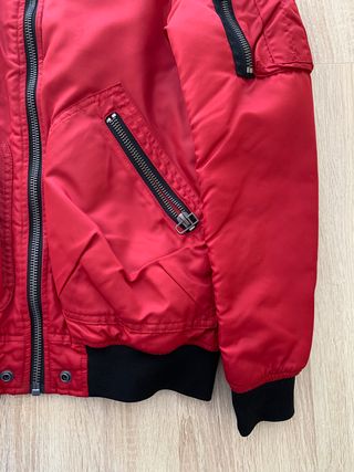 Chaqueta bomber Pull & Bear roja (T. S)