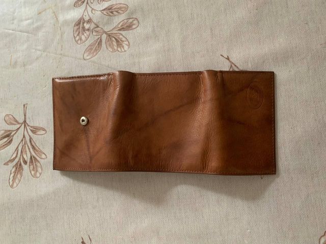 Cartera de piel clásica nueva