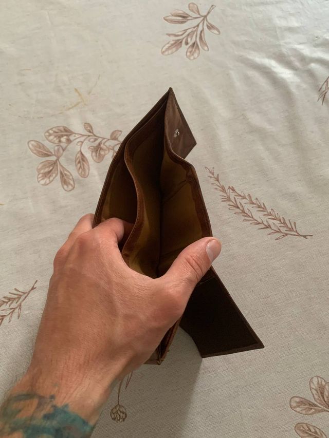 Cartera de piel clásica nueva