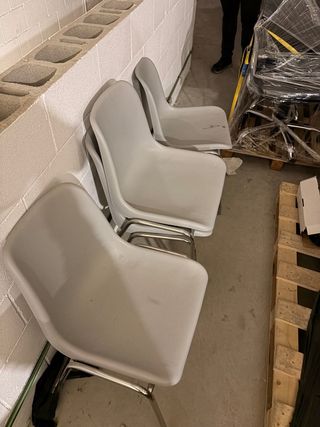 Sillas PVC resistentes apilables, últimas