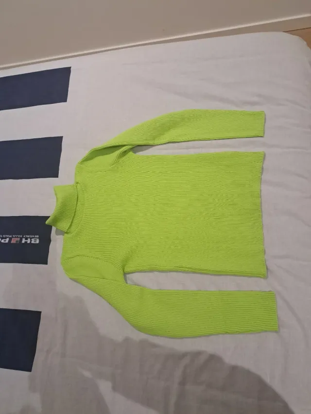 Jersey cuello alto verde pistacho talla L