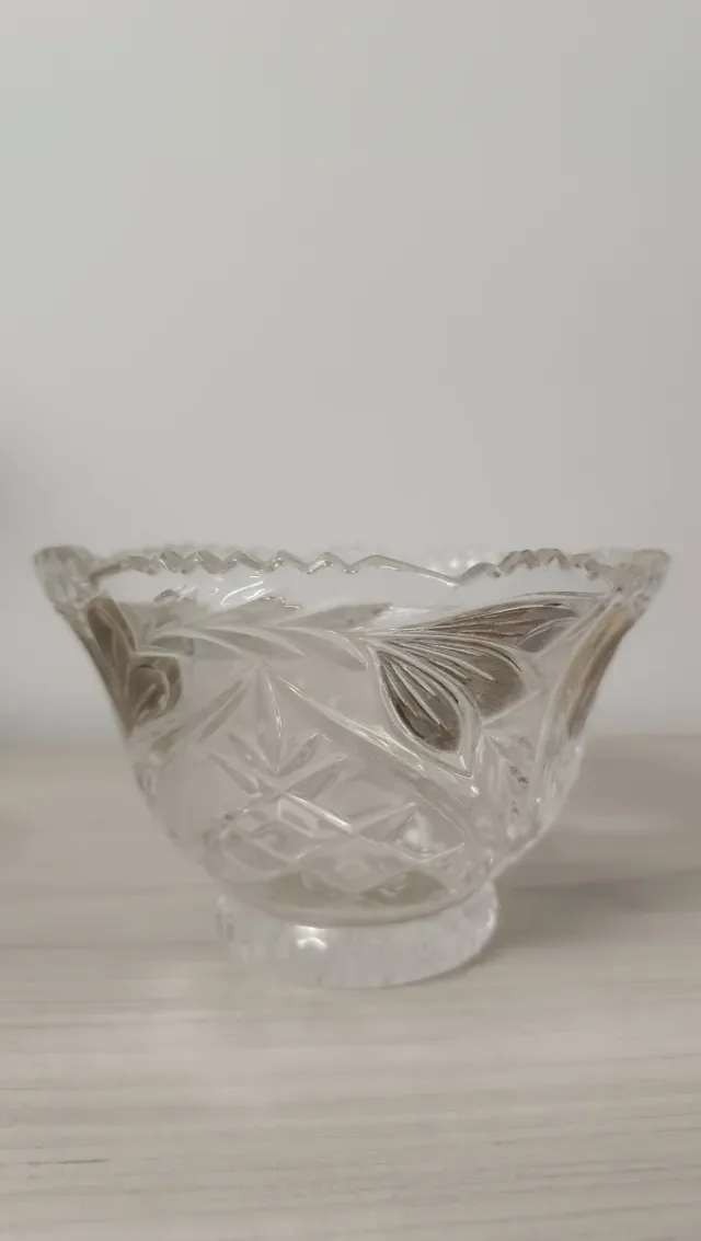 Bomboniera in vetro intagliato