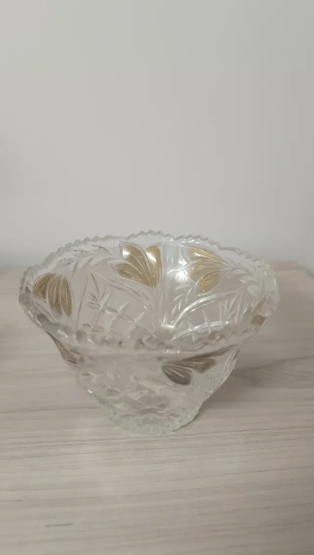 Bomboniera in vetro intagliato