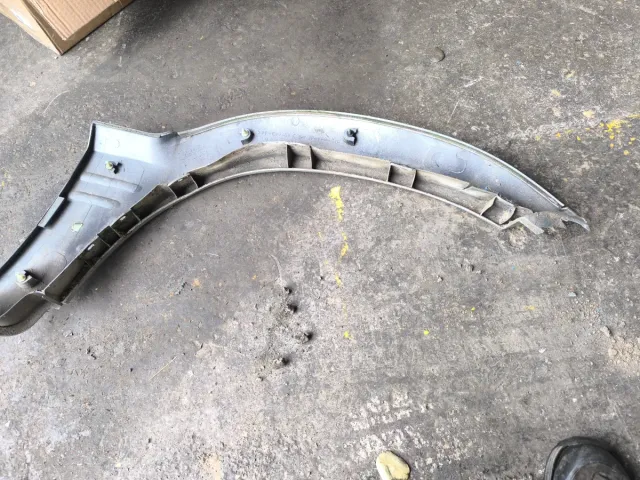 Aletín Delantero Izquierdo Nissan Terrano 2