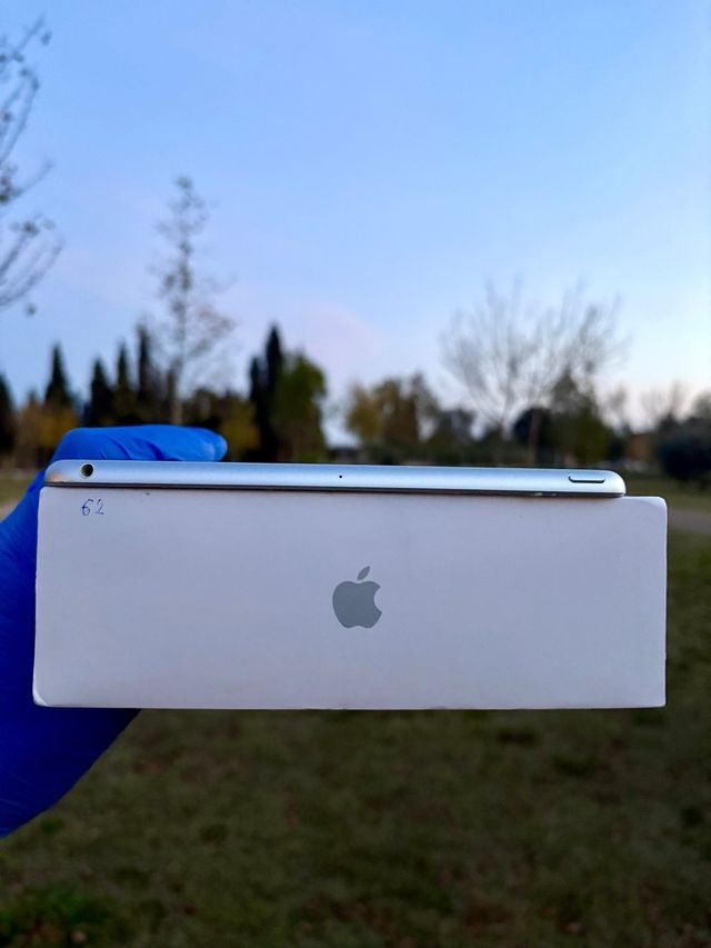 iPad 9.7 (6ª Gen) 32GB Argento