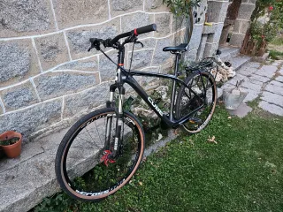 Bicicleta Cube Mixta Carbono 27.5