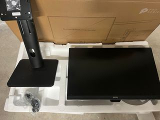 Pantalla Benq con soporte 22’