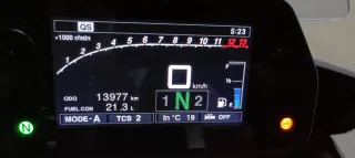 Yamaha Tracer 9 GT Gris y Roja