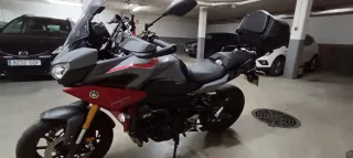 Yamaha Tracer 9 GT Gris y Roja