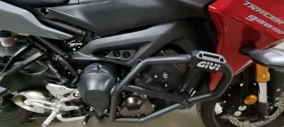 Yamaha Tracer 9 GT Gris y Roja