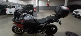 Yamaha Tracer 9 GT Gris y Roja