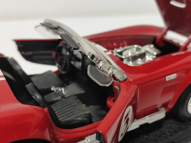 Ford Cobra 427S/C escala 1:24