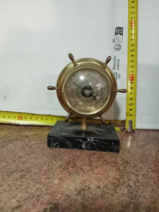 Barómetro de sobremesa náutico