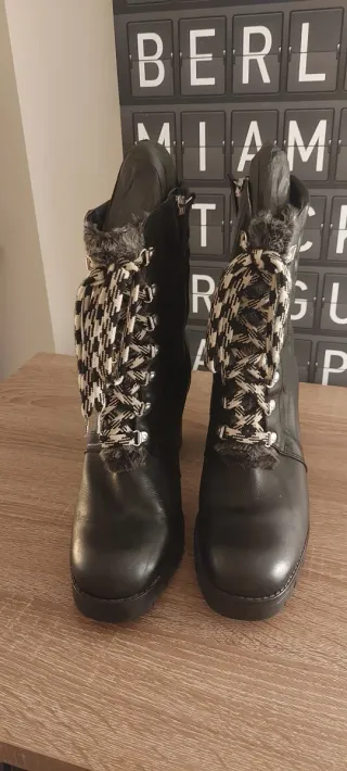 Botas tacón negras con cordones