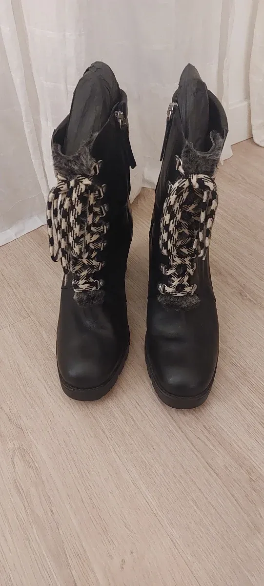 Botas tacón negras con cordones