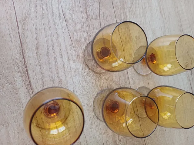 5 Copas de coñac pequeñas, vintage, color ámbar.