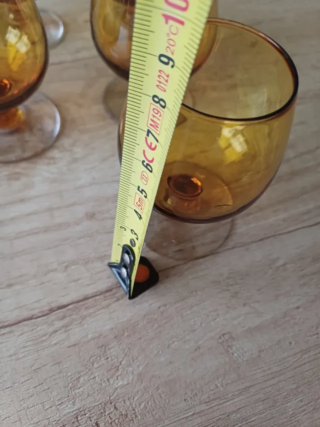 5 Copas de coñac pequeñas, vintage, color ámbar.