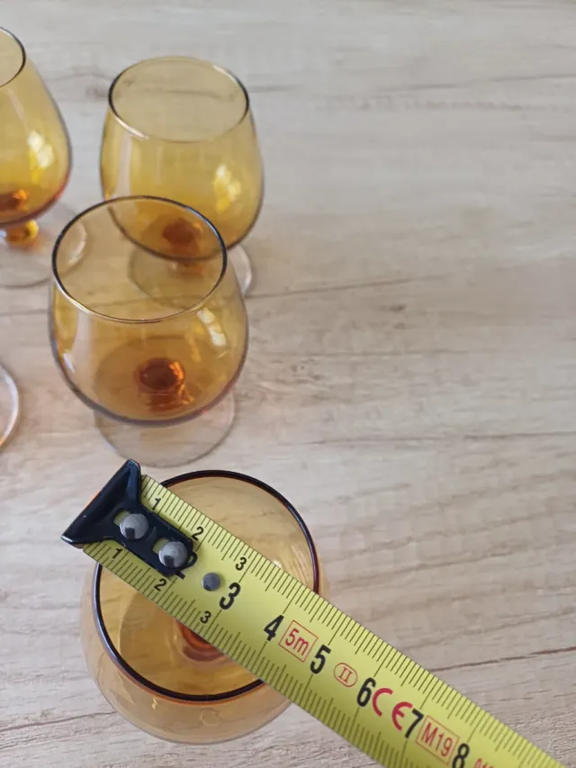 5 Copas de coñac pequeñas, vintage, color ámbar.
