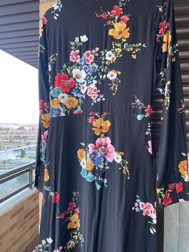 Vestido largo flores negro manga larga
