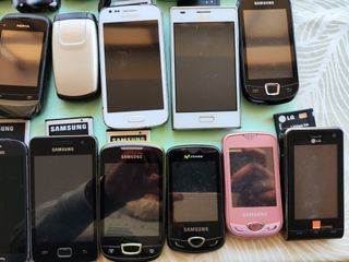 Lote de móviles Nokia, Samsung, LG...