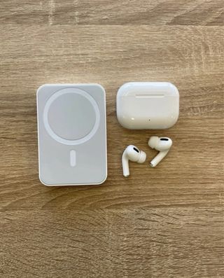 Cuffie tws Pro e MagSafe Charger per iphone