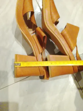 LOTE Sandalias de piel color Camel