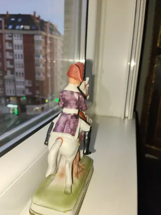 Figura de porcelana ecuestre Ney