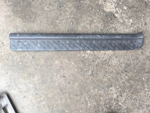 Moldura puerta Nissan Terrano 2