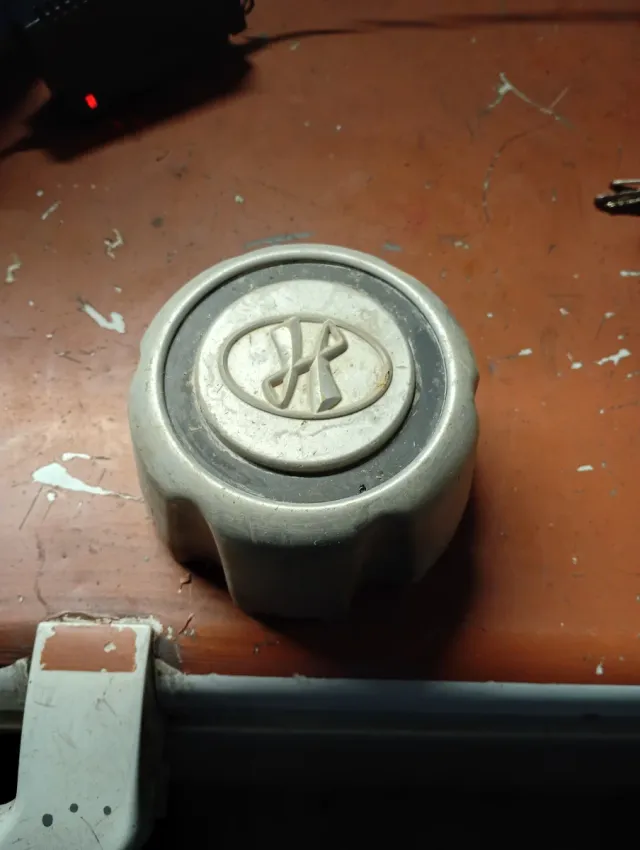 Tapacubos con logo JK