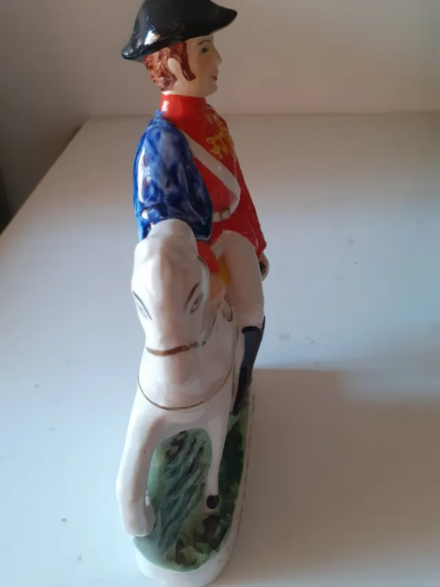 Figura Wellington a Caballo Porcelana