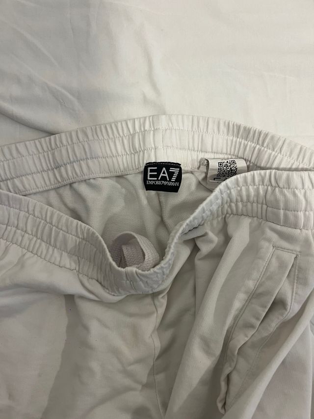 Emporio Armani Shorts Blancos con Rayas