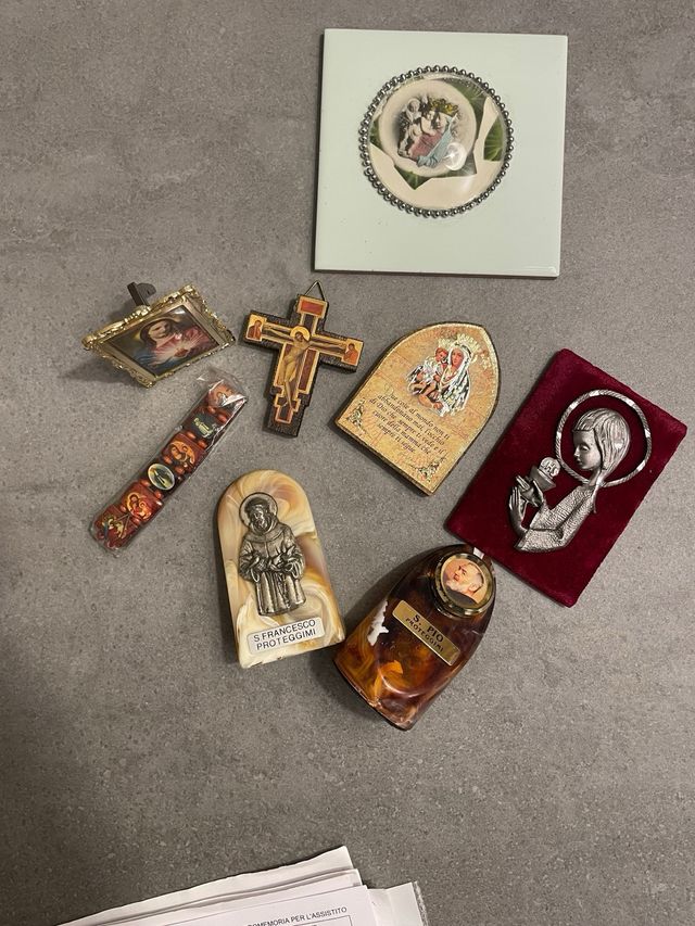 8 oggetti sacro religiosi