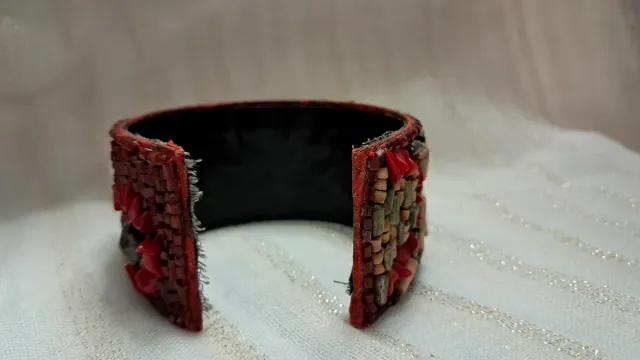 Brazalete abierto conchas y cuentas