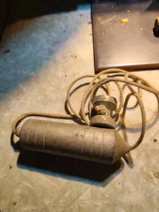 Plomada de albañil con cuerda