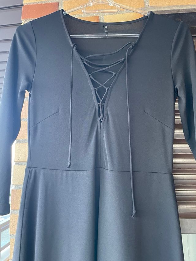 Vestido negro mujer con cordones