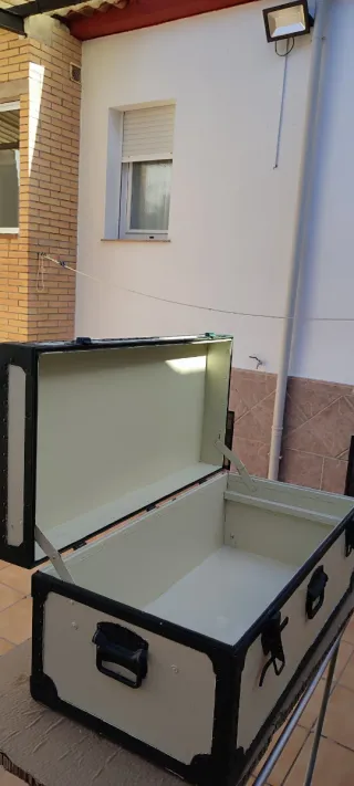 Baúl antiguo madera y metal