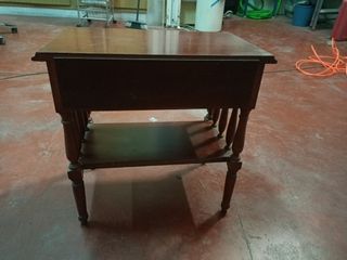 Mesita auxiliar madera maciza con cajón