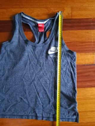 Camiseta Nike gris deportiva