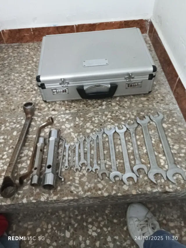 Maleta con llaves fijas