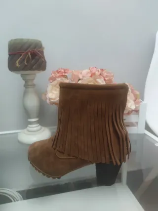 Botín ante marrón con flecos